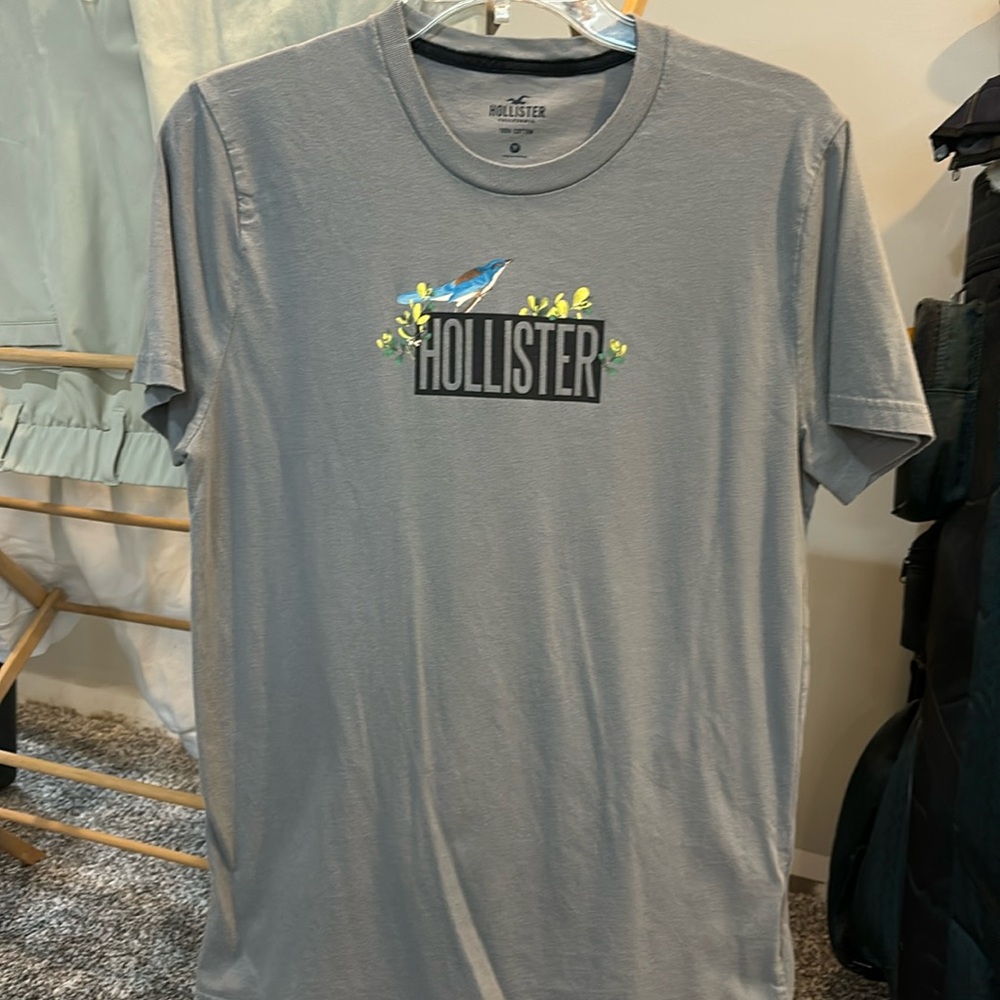 NEVER WORN hollister MENS top size M
